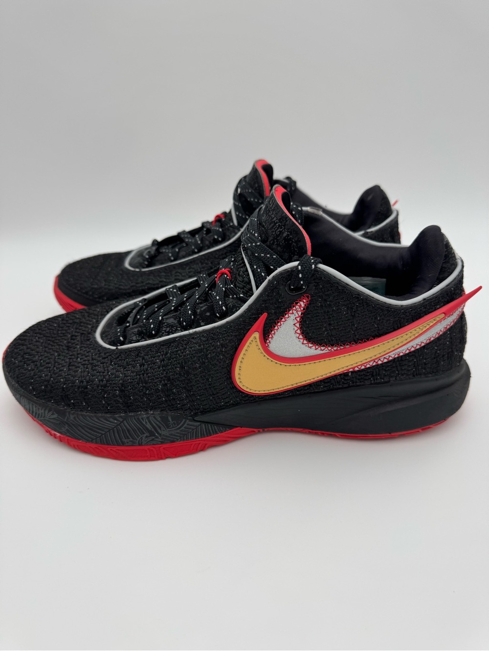 Nike LeBron 20 Trinity Black Red Gold Basketball Shoes Men’s Size 8.5 DJ5423-001